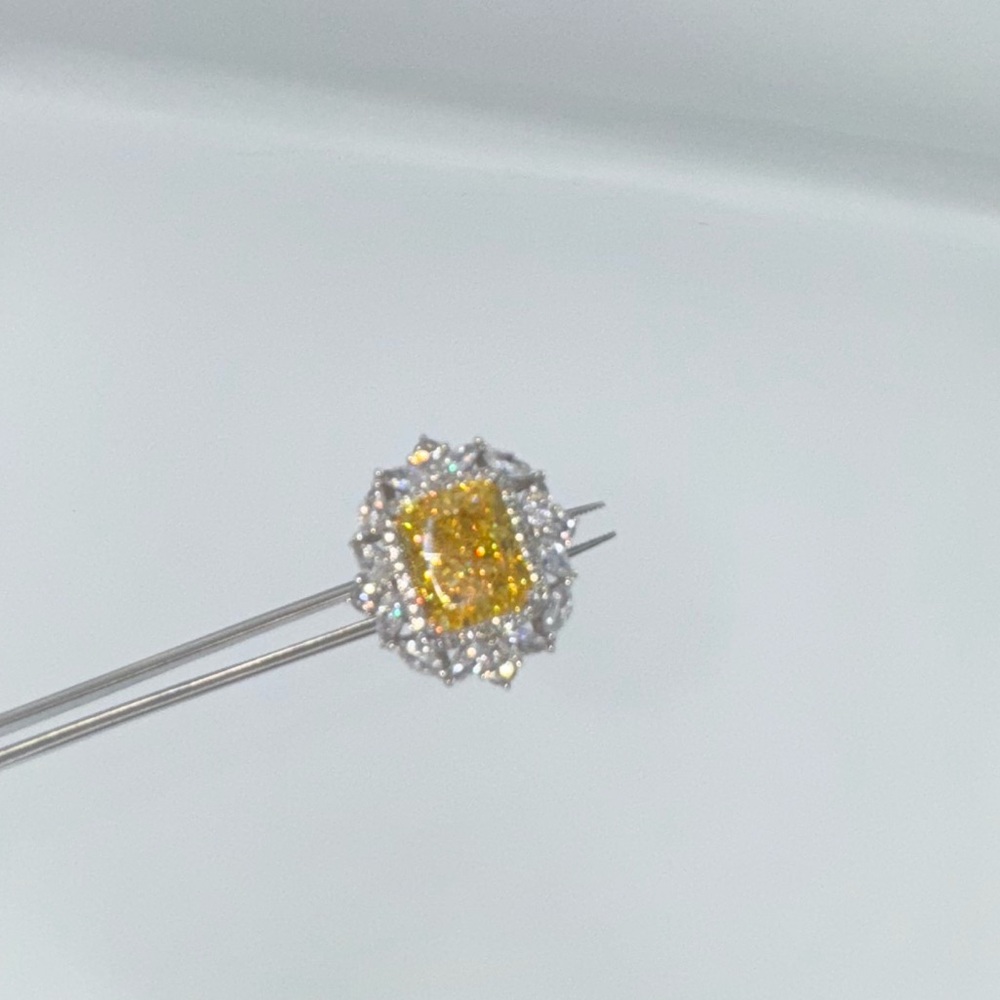 18k 4ct Radiant Canary Ring - Picture 8 of 12